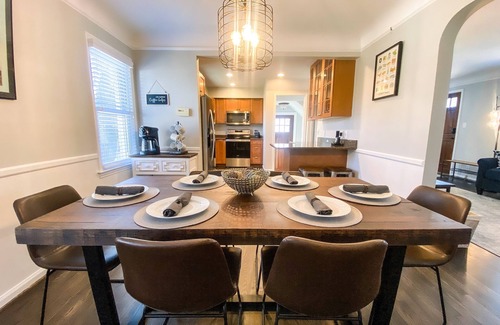 Royal Oak House | Spacious Luxury Home near Beaumont in Royal Oak*ALLERGY FRIENDLY