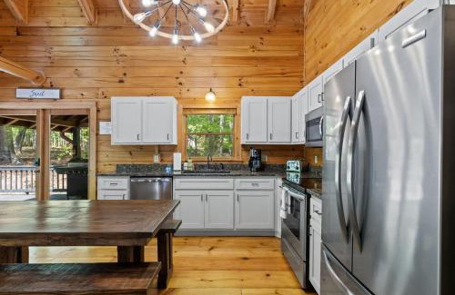 Blue Ridge House | Spacious luxury Lake Blue Ridge forest cabin an spa
