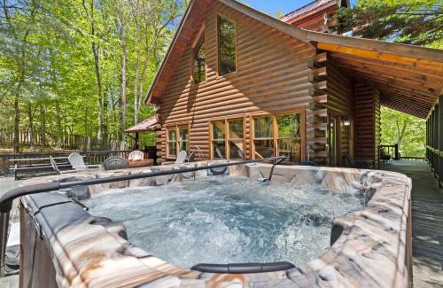 Blue Ridge House | Spacious luxury Lake Blue Ridge forest cabin an spa