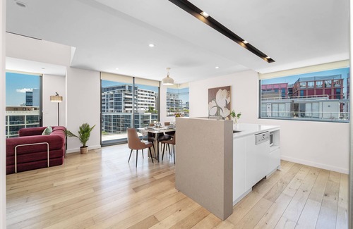 Mascot Apartment | Spacious Mascot Loft Apartment Near Train Station