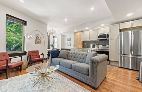 Shaw Apartment | Spacious Massive Logan Circle DC Rowhouse