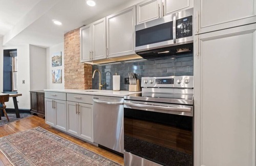 Shaw Apartment | Spacious Massive Logan Circle DC Rowhouse