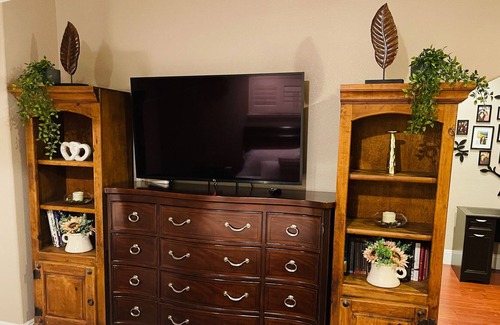 Fair Oaks House | Spacious Master Bedroom - Walking distance to Fair Oaks Village!