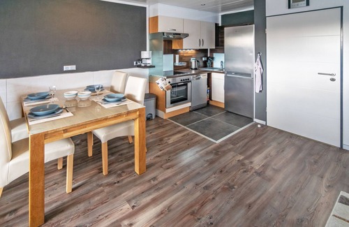 Neßmersiel Apartment | Spacious Matjes upper apartment with balcony