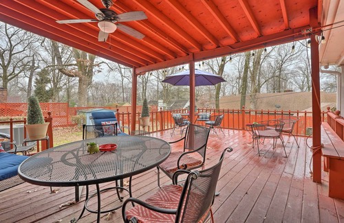Whitehaven Cottage | Spacious Memphis Home - Walk to Graceland