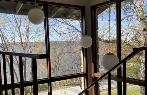 Nauvoo House | Spacious Midcentury Home right on the Mississippi River!