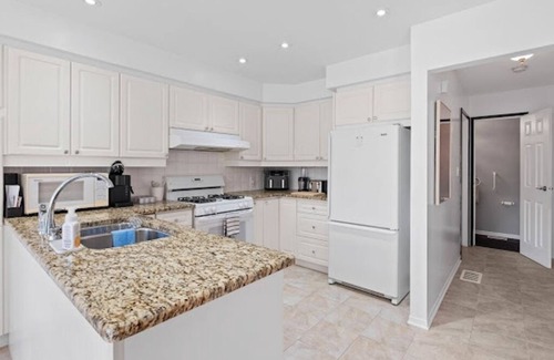 Kingston House | Spacious Midtown Family Home