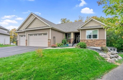 Maplewood House | Spacious MIL Suite near 3M