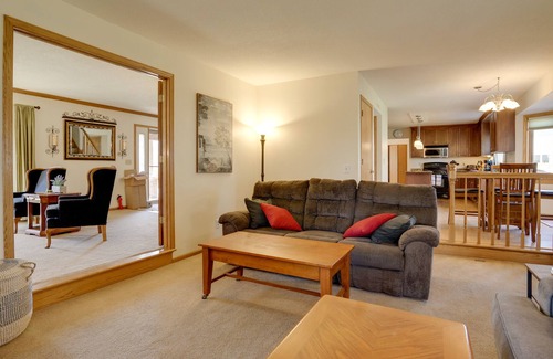 Woodbury House | Spacious Minnesota Getaway w/ Deck & Grill!