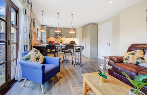 Markhouse Apartment | Spacious & Modern 2 Bed sleeps 5 in Walthamstow