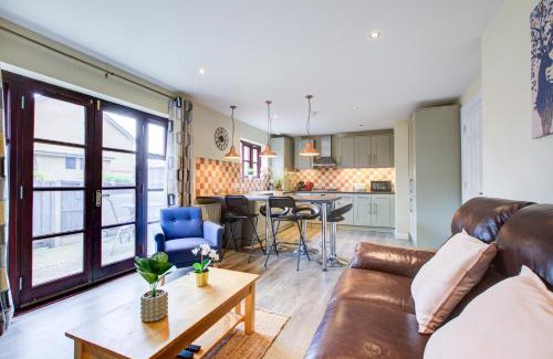 Markhouse Apartment | Spacious & Modern 2 Bed sleeps 5 in Walthamstow