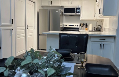 Fair Oaks House | Spacious, Modern, 2 Bedroom 2 Bathroom House