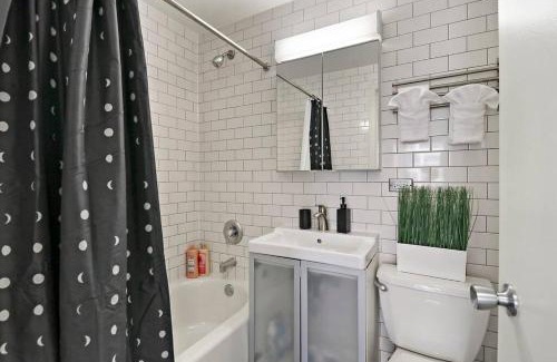 Indian Village Apartment | Spacious & Modern 2BR Apartment - Algonquin 06-008E