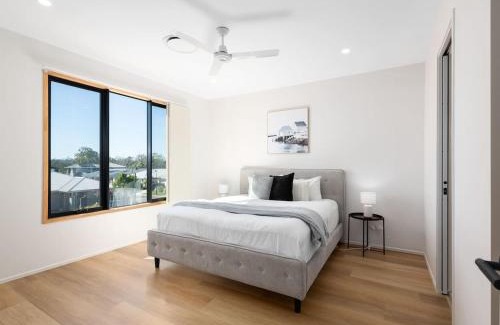 Pallara House | Spacious Modern 6BR Family Home in Pallara QLD