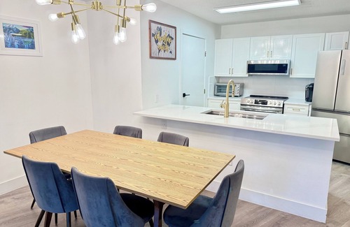 Village North Condo | Spacious & Modern 700 sq ft 1BR in Whistler Village - Free parking & Large Patio