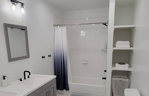 Mapleton Apartment | Spacious & Modern Apartment