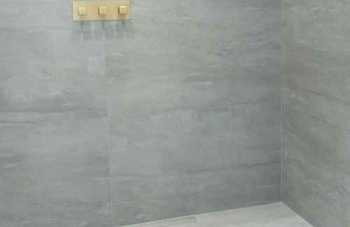 Hamden Apartment | Spacious modern apartment in center of town