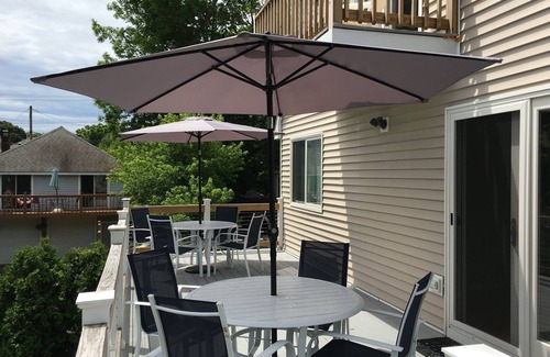 Branford House | Spacious Modern Beach House, perfect for families and groups up to 12