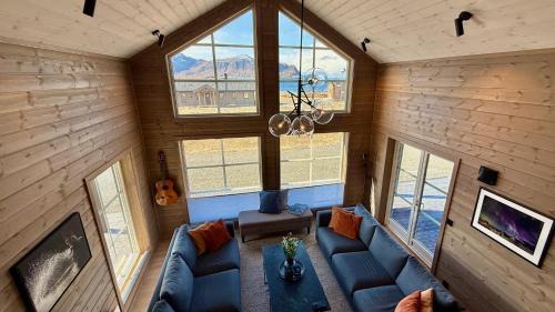 Flakstad Ski Chalet | Spacious, modern cabin Ramberg Lofoten