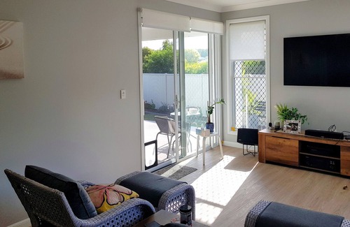 Redland Bay House | Spacious modern family home in fantastic area