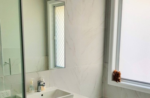Redland Bay House | Spacious modern family home in fantastic area