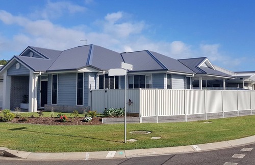 Redland Bay House | Spacious modern family home in fantastic area