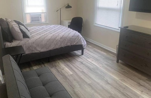 Calumet City House | Spacious Modern Getaway Mins From Major Retail