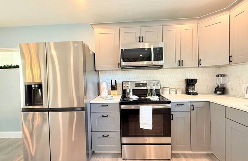 Lockhart House | Spacious Modern, King bed, Game room & more