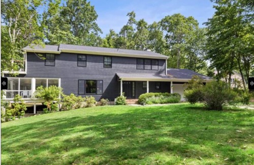 Shelter Island Heights House | Spacious Modern on wooded lot - 5 min from beach!