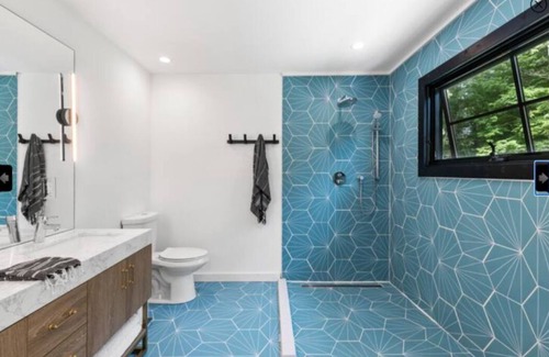 Shelter Island Heights House | Spacious Modern on wooded lot - 5 min from beach!