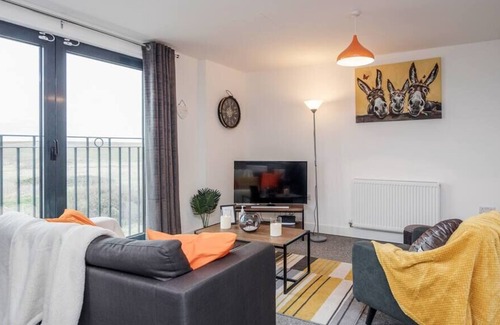George Green Apartment | Spacious Modern One Bed Apt Near Heathrow