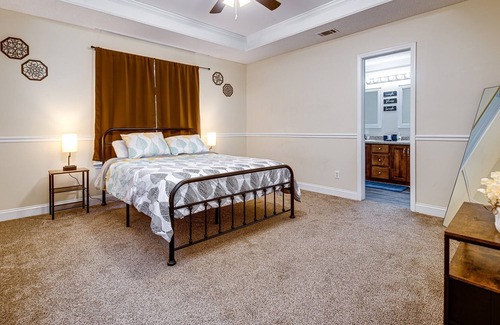 Hinesville House | Spacious Modern Retreat near Fort Stewart