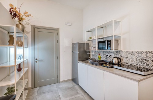 Cospicua Apartment | Spacious, modern studio with kitchenette GOBLU-2
