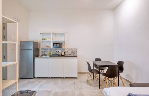 Cospicua Apartment | Spacious, modern studio with kitchenette GOBLU-2