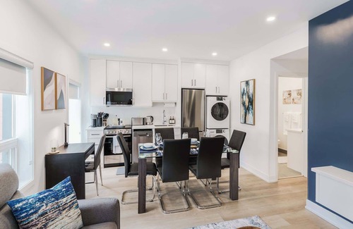 Grange Park Hotel | Spacious Modern Suite—3 min to UofT, Sleeps 10