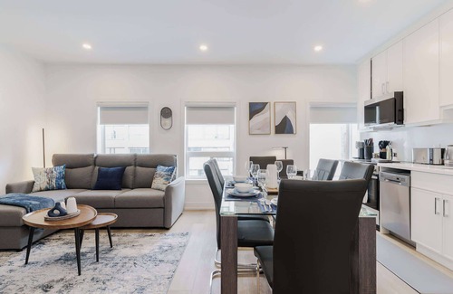 Grange Park Hotel | Spacious Modern Suite—3 min to UofT, Sleeps 10