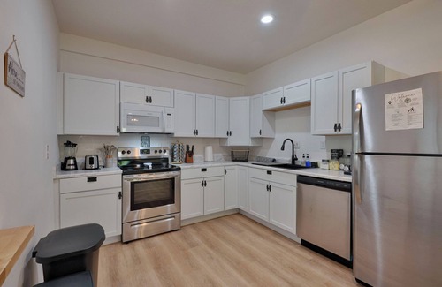 Alexandria Bay Other | Spacious Modern Farmhouse – Renovated 2023, Huge Yard & Near Downtown