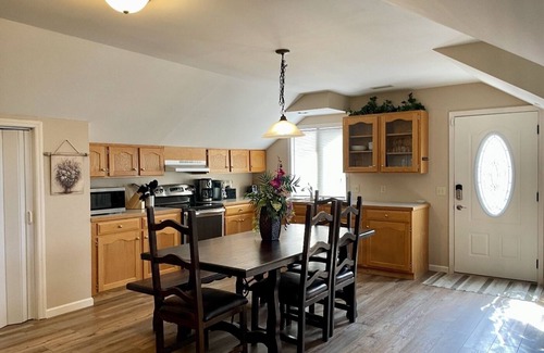 Mount Mourne Apartment | Spacious & Modern with Workspace - A+ Location!