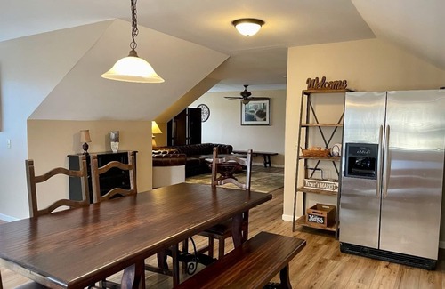 Mount Mourne Apartment | Spacious & Modern with Workspace - A+ Location!