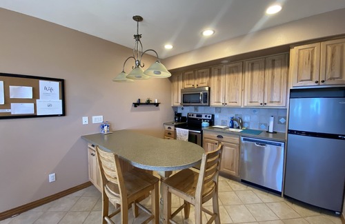 Golden House | Spacious Mountain Apt with Views & Easy Access to Hike, Bike, & Red Rocks!
