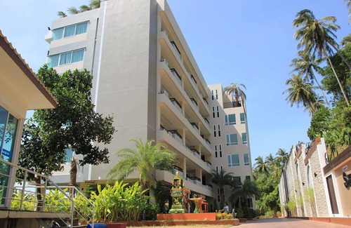 Karon Apartment | Spacious mountain view studio at Sea & Sky 206