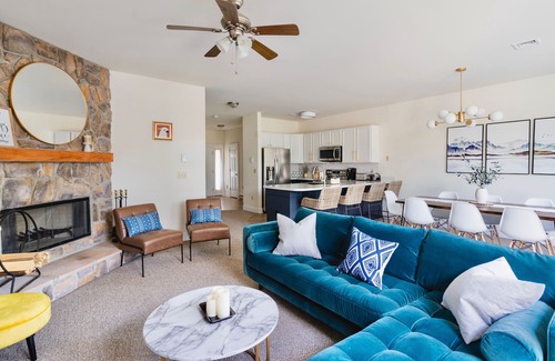 Tannersville House | ⭐️ Spacious Mountaintop Oasis at Camelback | 2,500 SF w/Game Room, Deck & A/C