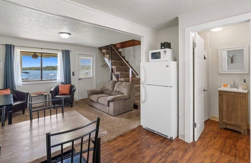 Mayfield Apartment | Spacious multi-level suite with Fife lake views