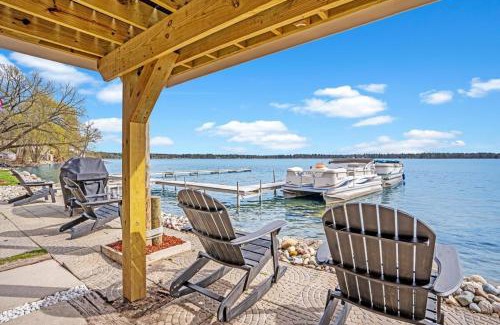 Mayfield House | Spacious Multi-Unit Retreat with Lakefront Views