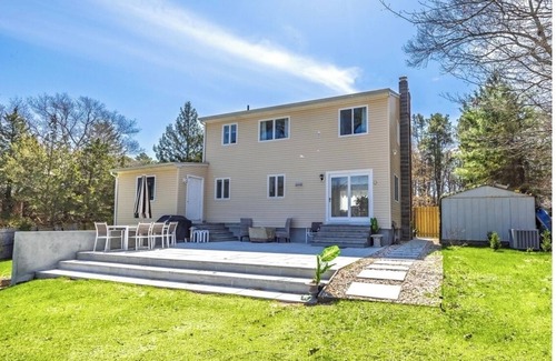 Riverhead House | Spacious multiples bedroom house in enchanting Calverton with WiFi, AC
