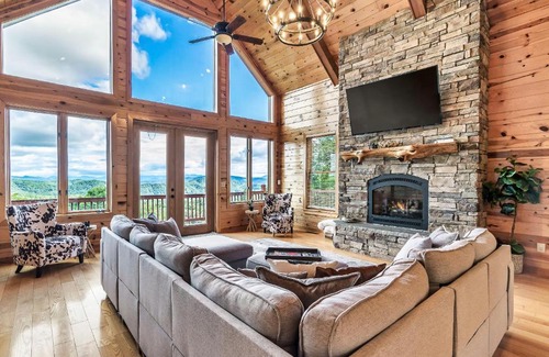 Murphy House | Spacious Murphy Cabin with Game Rooms and Mtn Views!