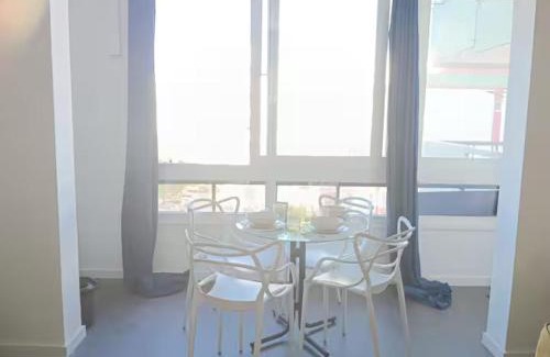 Reboleira Apartment | Spacious & Near the Subway