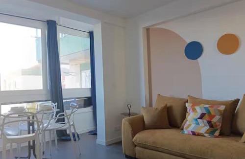 Reboleira Apartment | Spacious & Near the Subway