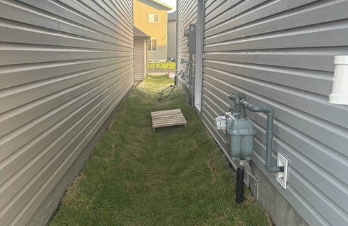 Northeast Edmonton House | Spacious new basement suite in a quiet neighbourhood (Private side entrance)