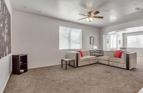 Lakeview House | Spacious & New Guesthouse in Orem/Provo